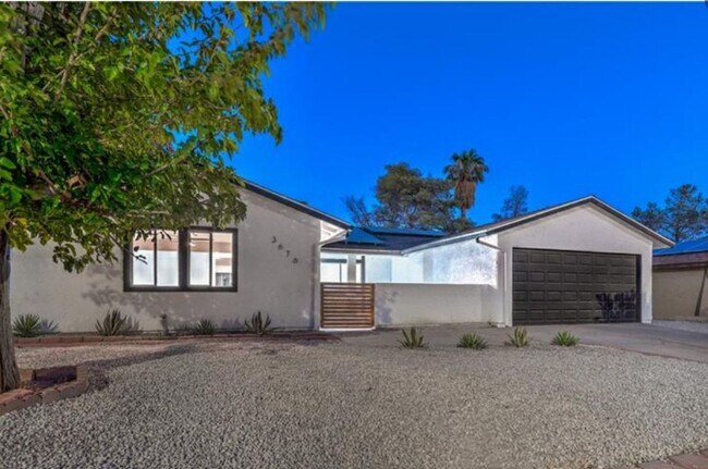 Building Photo - Welcome home to Paradise!