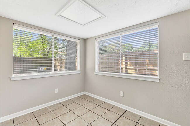 Building Photo - 2022 Fir Springs Dr