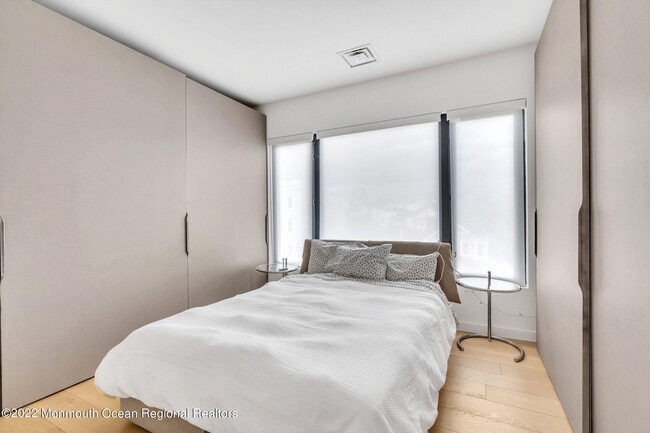 Building Photo - 601 Heck St