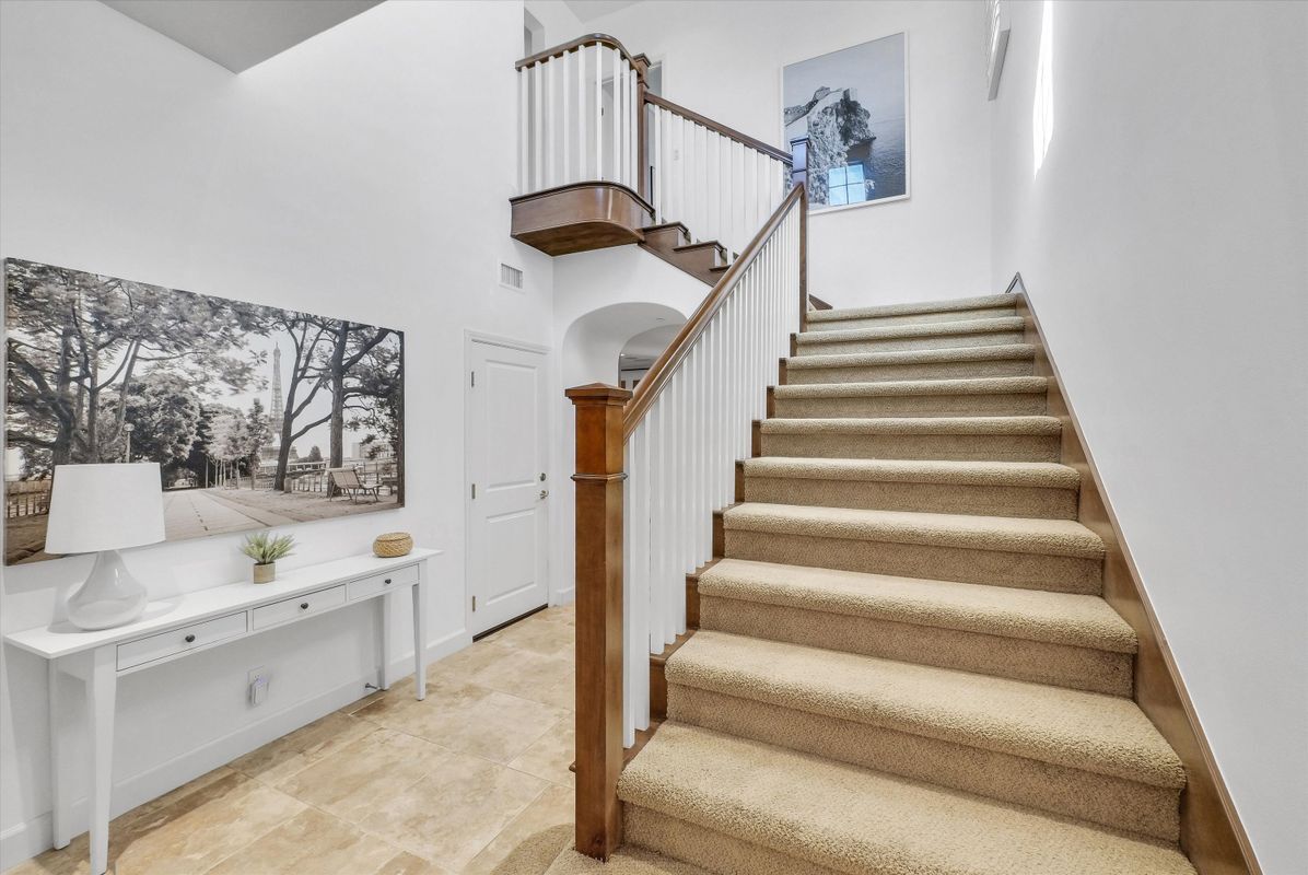 Building Photo - 80 Lupari