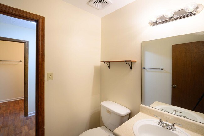 Building Photo - Magnolia Drive Duplex