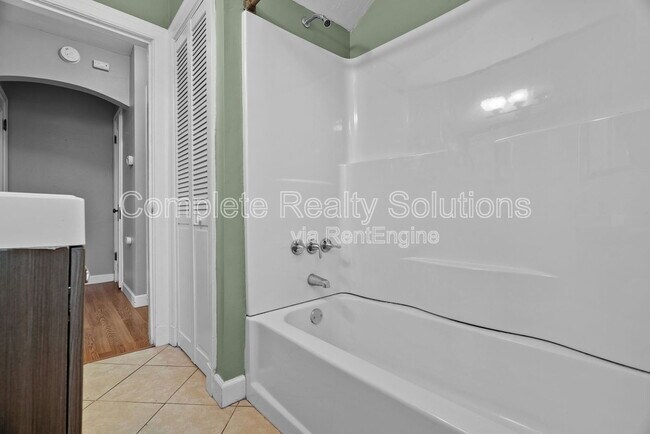 Building Photo - 8028 Wynwood Dr