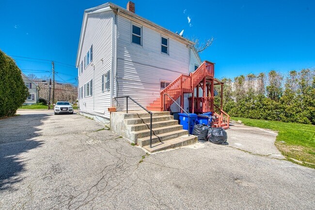 Building Photo - 1246 Somerset Ave