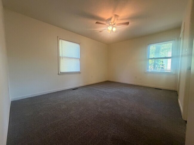 Building Photo - One story duplex