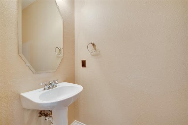 Building Photo - 2042 Brook Meadow Dr