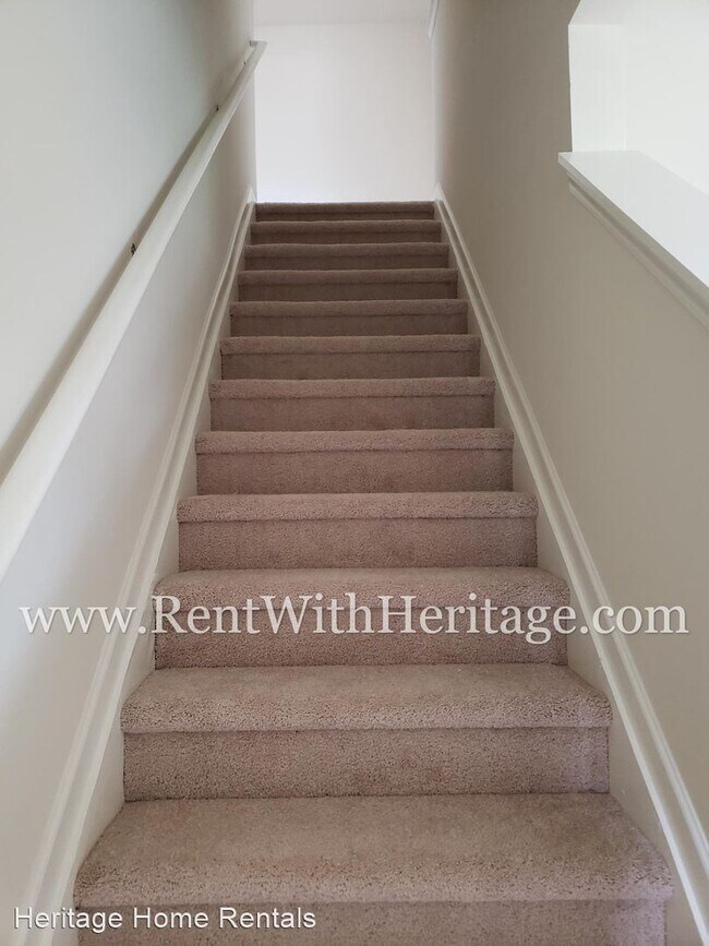 Building Photo - 3 br, 2.5 bath House - 4033 Sitka Drive