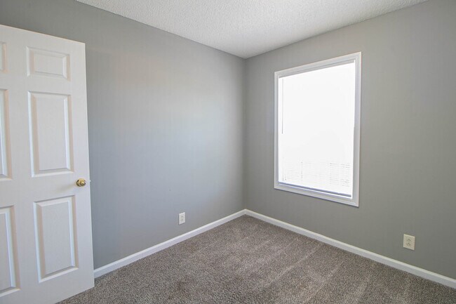 Building Photo - 145 Darlene Dr