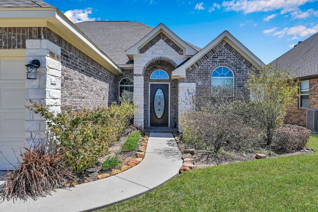 Building Photo - One story, and a 3-car garage!