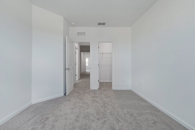 Building Photo - Beautiful New 3-Bedroom Townhome in Davenport — Includes Resort Pool, Modern Clubhouse & Family P...