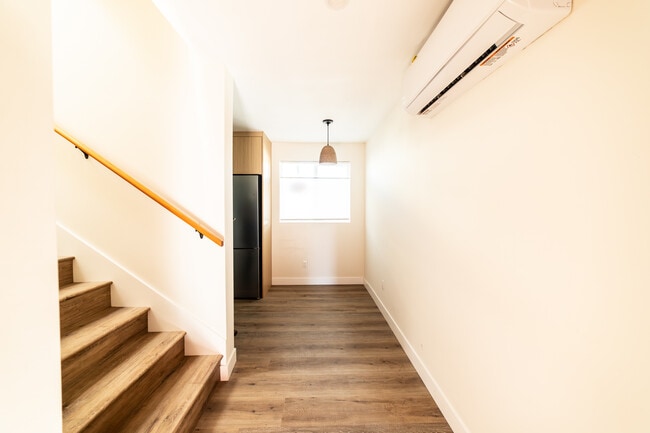 Building Photo - 1346 S Dunsmuir Ave