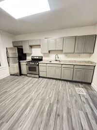 Building Photo - 3 Bedroom Home