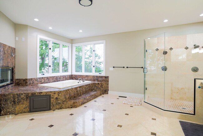 Building Photo - Pete’s Mountain Estate with Mountain Views