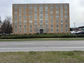 Building Photo - 1525 N Front St