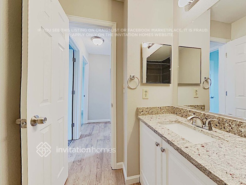 Building Photo - 2882 S Espana St