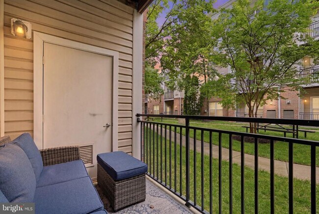 Building Photo - 3850 Lightfoot St
