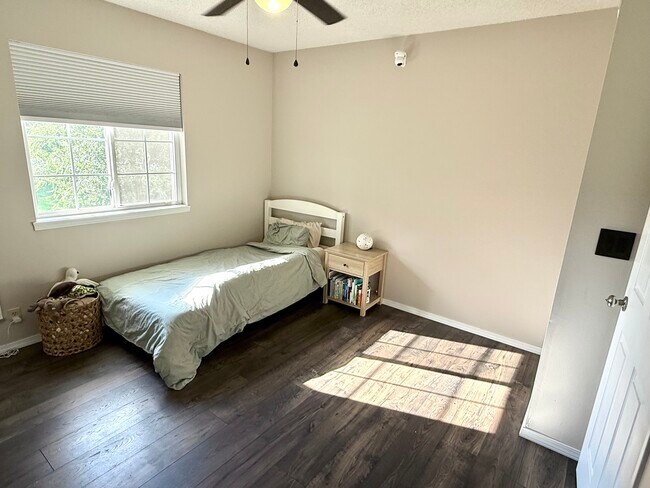 Building Photo - 421 Stoney Point Cir