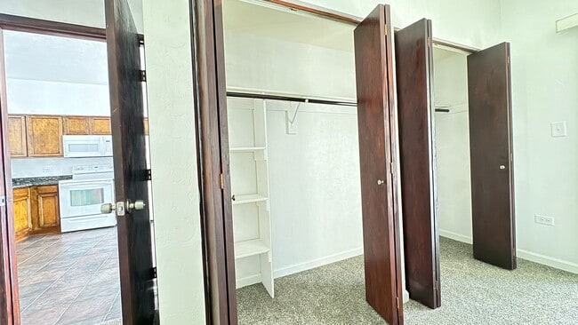 Building Photo - Eastside (Golf Links and Pantano) spacious 2nd floor 2 bed, 2 bath condo!