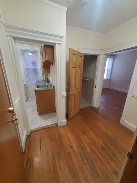 Building Photo - 360 Riverway