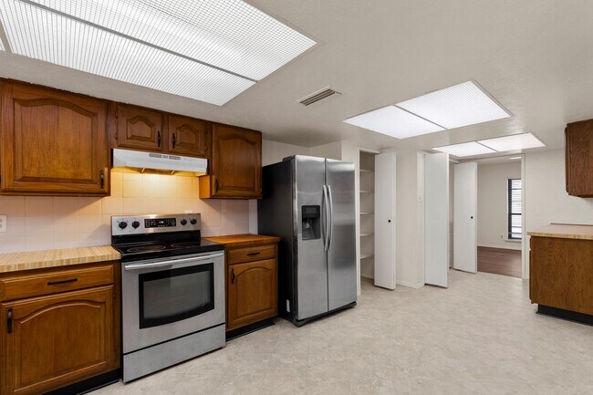 Building Photo - For Rent Newly Remodeled 3 Bed / 2 Bath Home