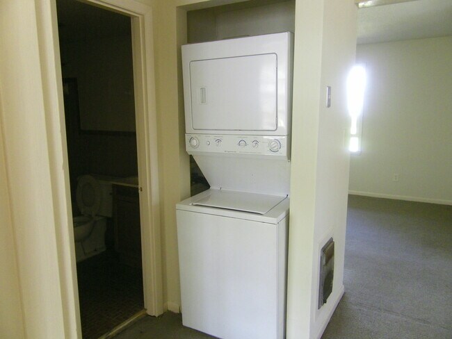 Building Photo - 435 N Church St