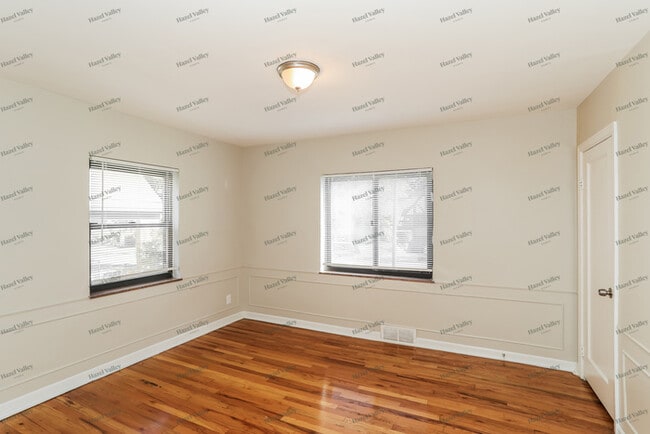 Building Photo - 3254 Hanna Ave