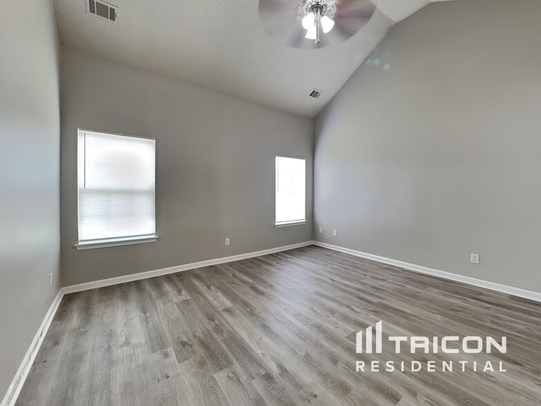 Building Photo - 805 Marcus Ln