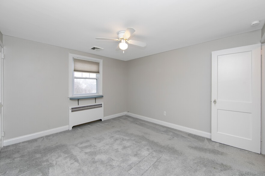 Building Photo - 204 Greenbriar Ln