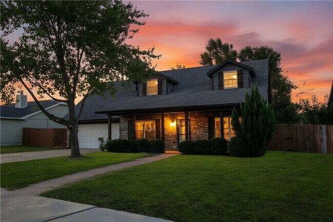 Building Photo - 2711 W Bishop Dr