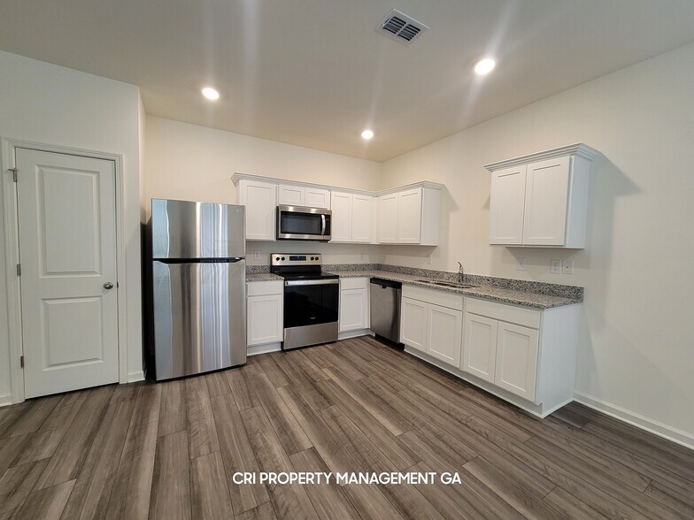 Building Photo - 3518 Condor Ct SW