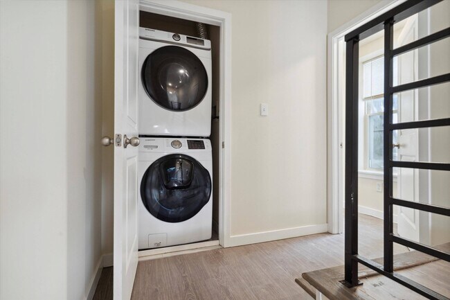 Building Photo - 1826 W Montgomery Ave