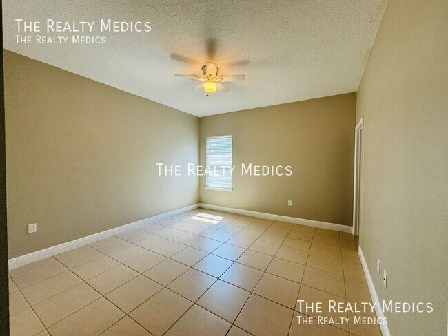 Building Photo - 1417 Swan Ct