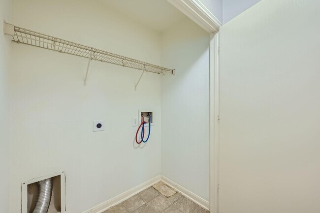 Building Photo - 6602 Fairbrook Park Ln