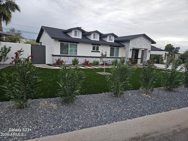 Building Photo - 2817 N 71st Pl