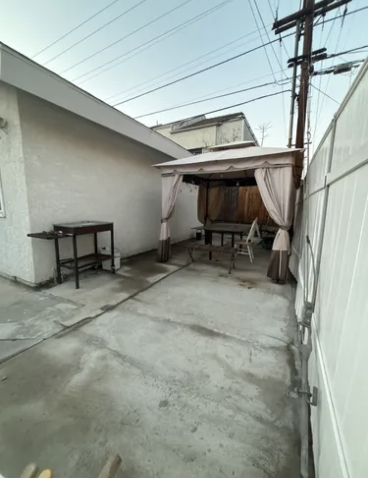 Private Patio with gazebo - 713 Milford St