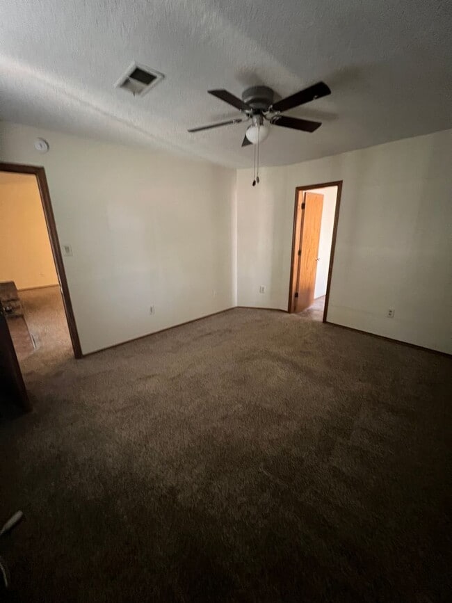 Building Photo - Taylor Ranch 3 Bedrooms 2 Bath 2/CG 1164/sf