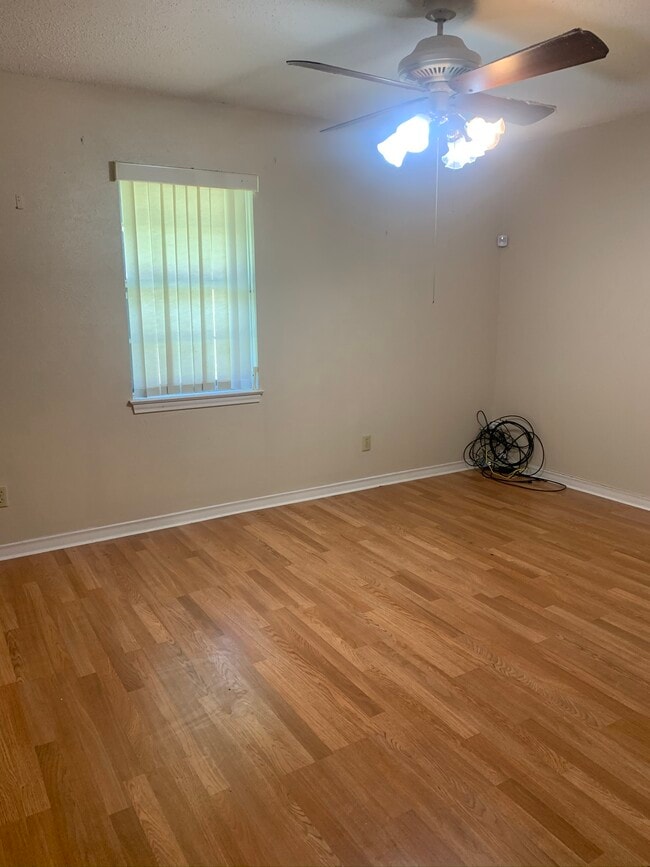 Building Photo - 919 Magnolia Ln