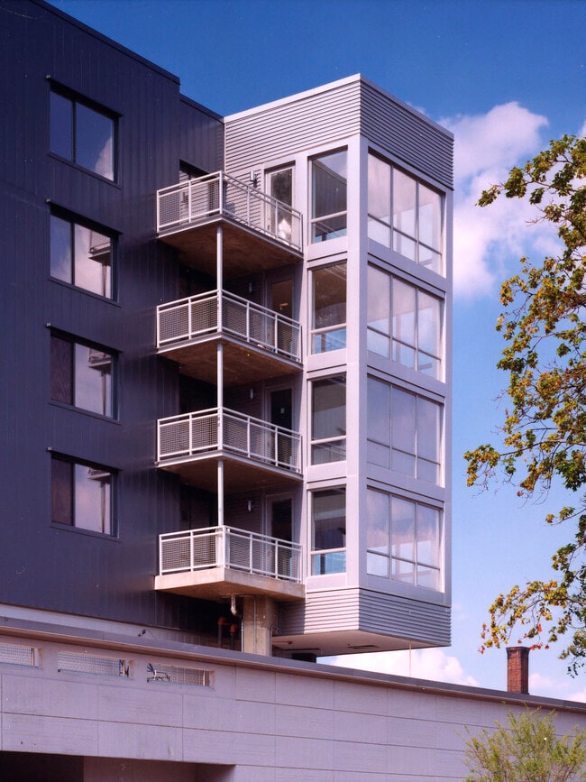 Building Photo - 4101 Albemarle St NW