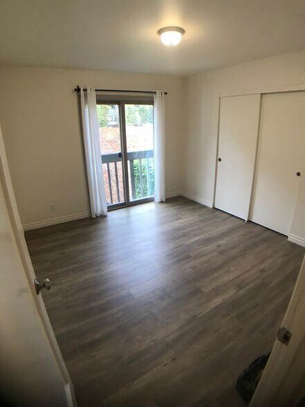 Building Photo - 924 Philinda Ave