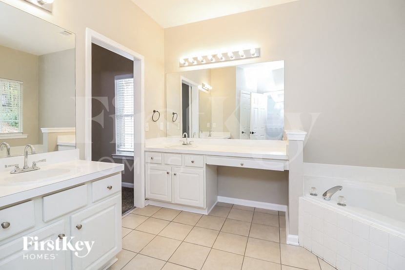 Building Photo - 1805 Lightwood Ln NW