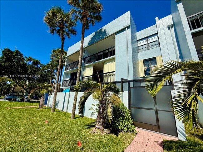 Building Photo - 10825 SW 112th Ave