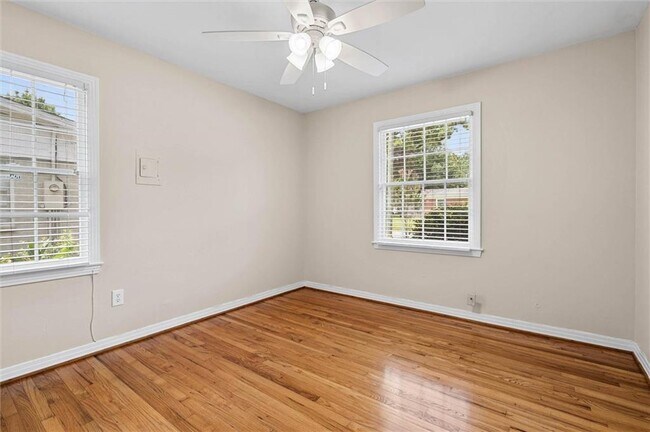 Building Photo - 161 Poydras Ave