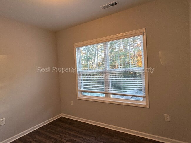 Building Photo - 1664 Highpoint St