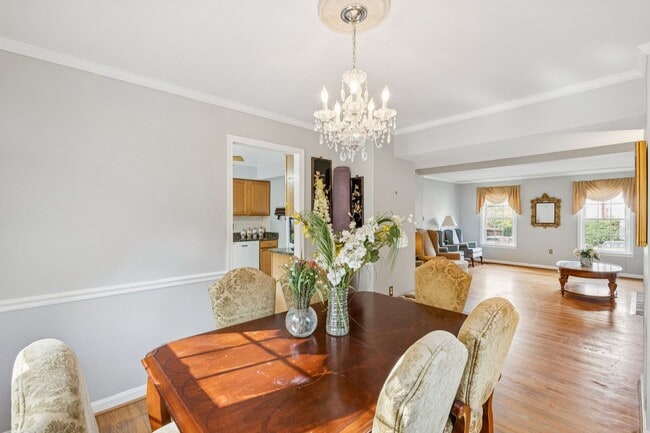 Building Photo - Beautifully maintained townhome on a quiet cul-de-sac in Springfield!