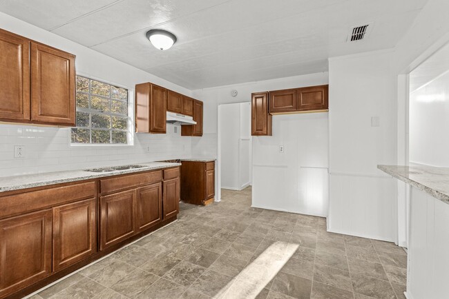 Building Photo - Newly Renovated 4 Bedroom, 2 Bath Home wit...