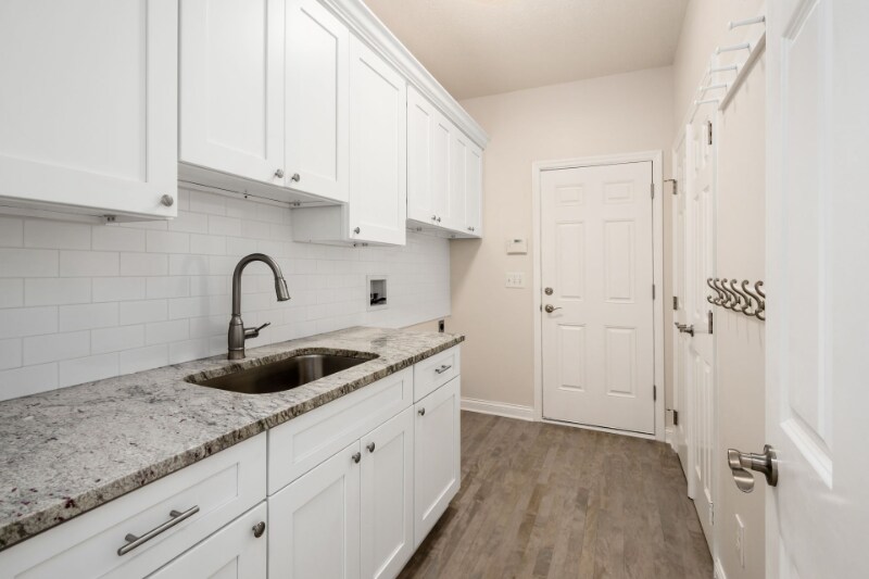 Building Photo - 7200 Fernridge Dr