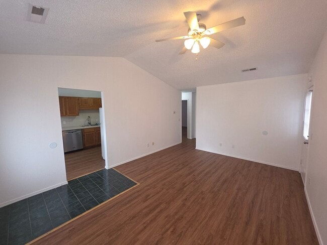 Building Photo - Nice 2 bedroom home with fenced in yard