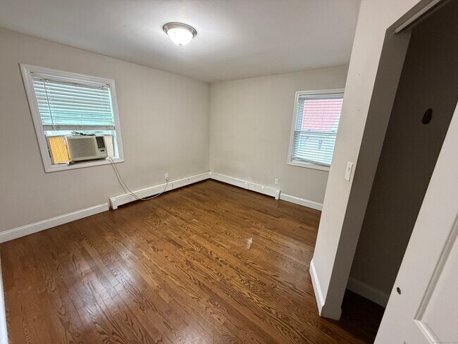 Building Photo - 198 Macon Dr