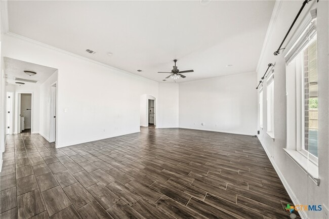 Building Photo - 5301 Primavera Ln