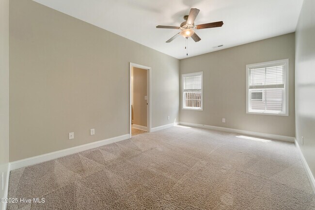 Building Photo - 428 Ridgeway Dr