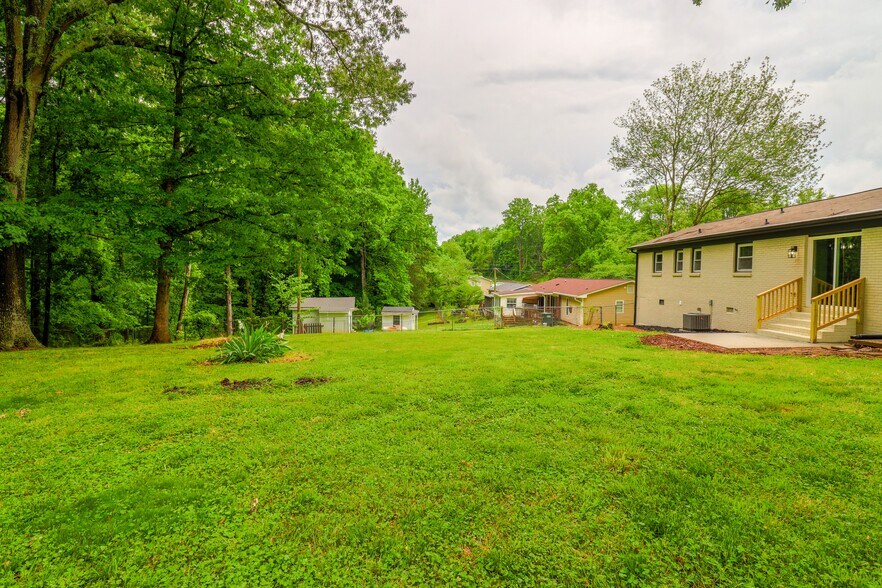Building Photo - 2608 Meadow Lark Ln